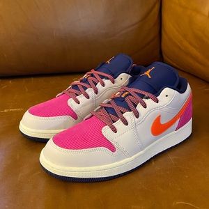 AIR JORDAN 1 LOW (GS) 6.5Y/WMNS 8